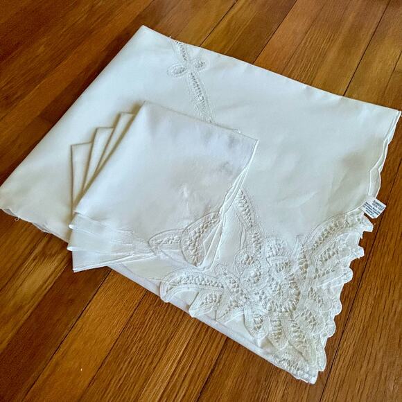 Vintage White 100% Cotton Battenberg Lace Tablecloth with 4 Matching Napkins - Picture 13 of 16